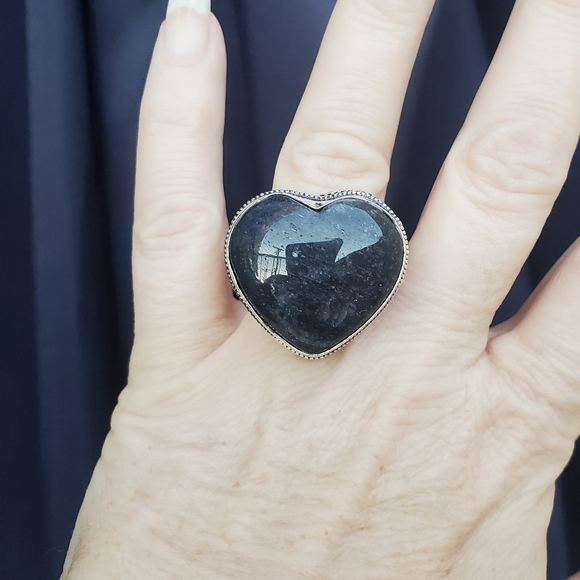 New Huge Heart Shaped Iolite in Sunstone 925 Silver Ring. - Picture 10 of 16